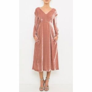 TELA Vetta Velvet Dress - Pink
